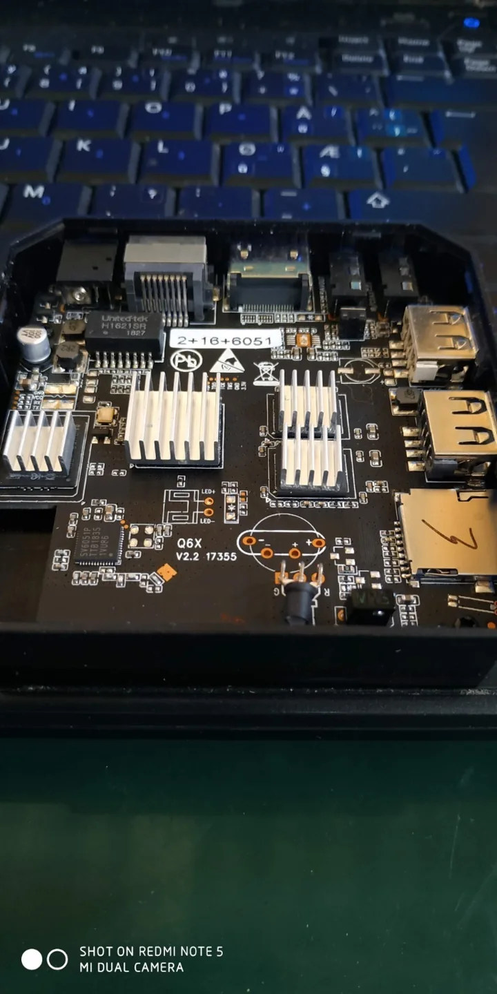 Otevřený X96 mini s malými pasivními chladiči
